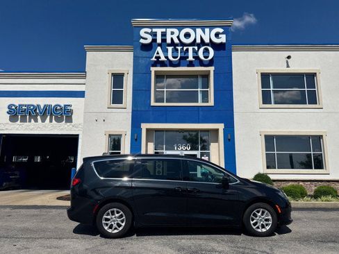 Used 2021 Chrysler Voyager LX FWD image 16