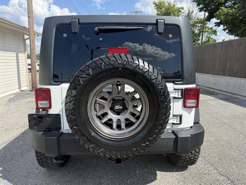 Used 2017 Jeep Wrangler Unlimited Sport w/ Quick Order Package 24S AWD/4WD image 13