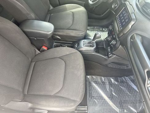 Used 2020 Jeep Renegade Altitude FWD image 29