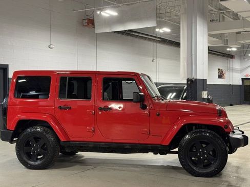 Used 2015 Jeep Wrangler Unlimited Sahara AWD/4WD image 5