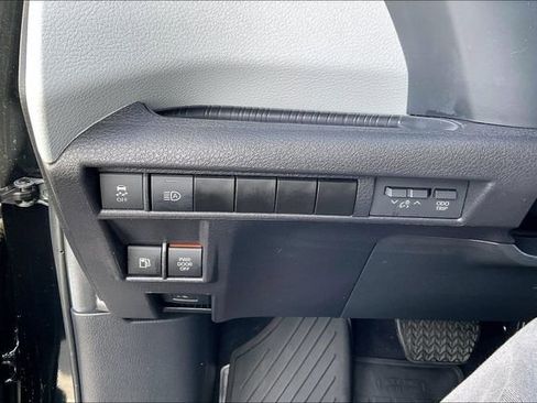 Used 2025 Toyota Sienna XSE image 34