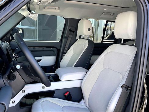 Used 2025 Land Rover Defender 110 S image 25