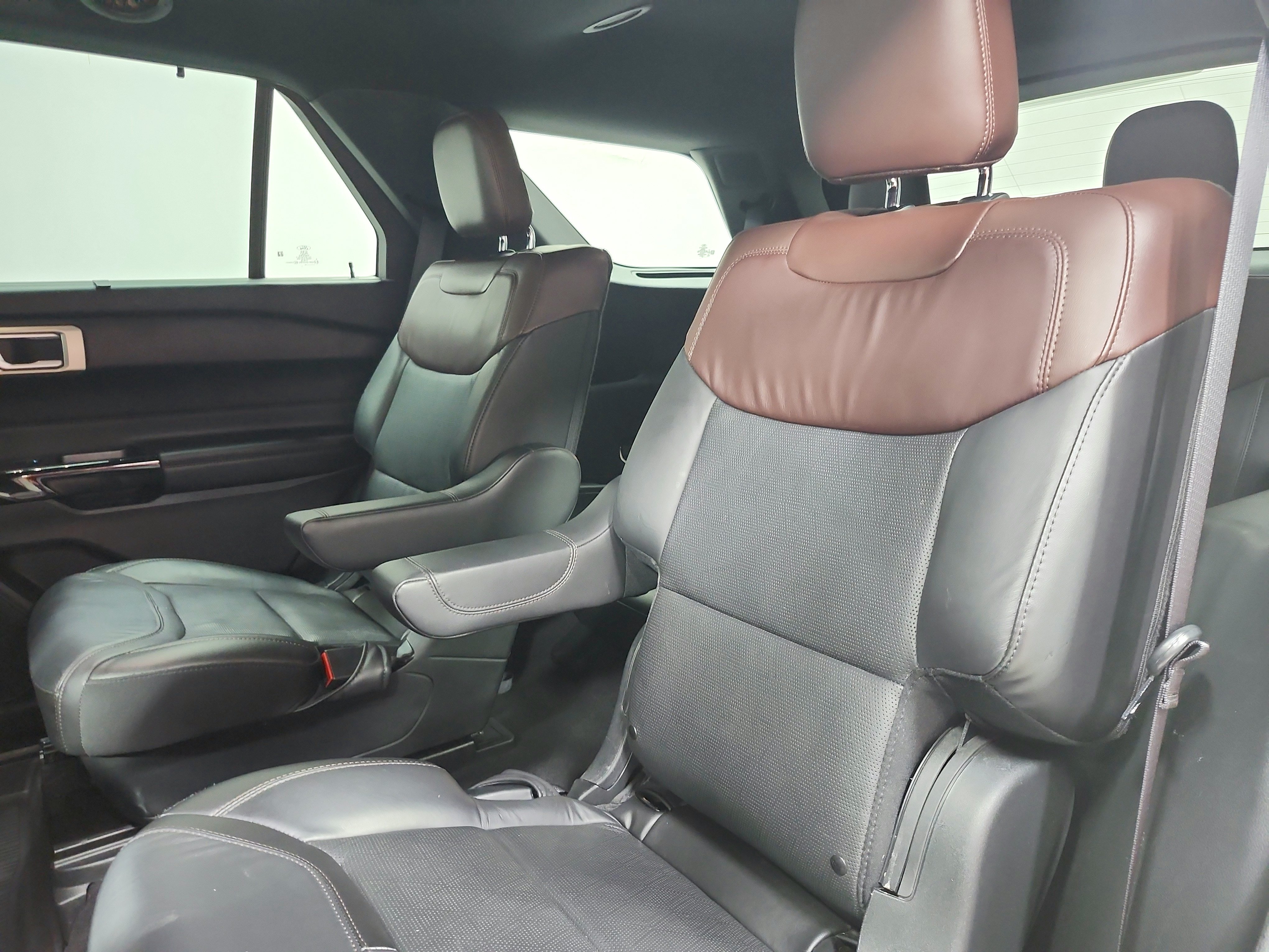 Used 2023 Ford Explorer Platinum w/ Technology Package AWD/4WD image 40
