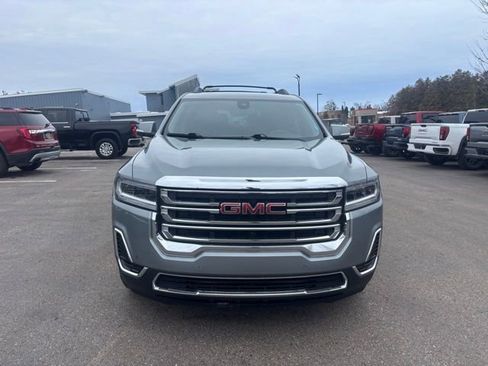 Used 2023 GMC Acadia SLE w/ Driver Convenience Package image 3
