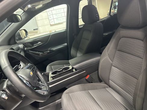 Used 2025 Chevrolet Equinox LT AWD/4WD image 3