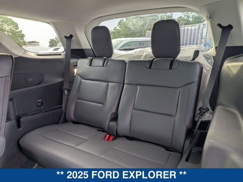 New 2025 Ford Explorer Active w/ Active Comfort Package image 16