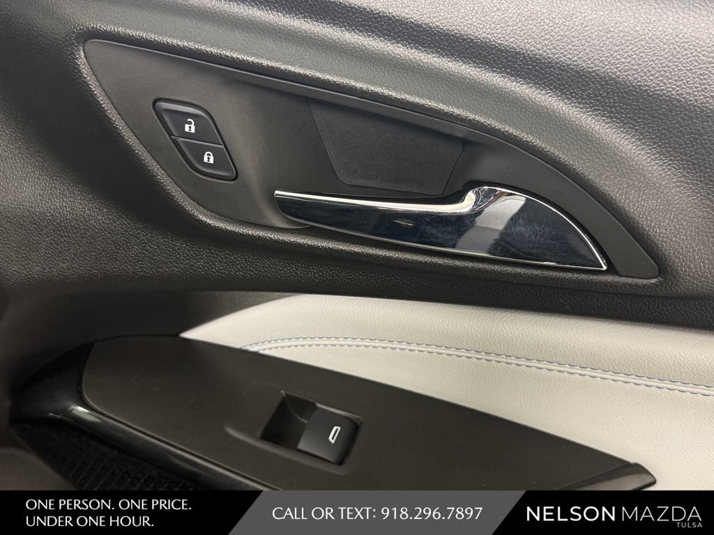 Used 2024 Chevrolet Trax LT w/ LT Convenience Package FWD image 43