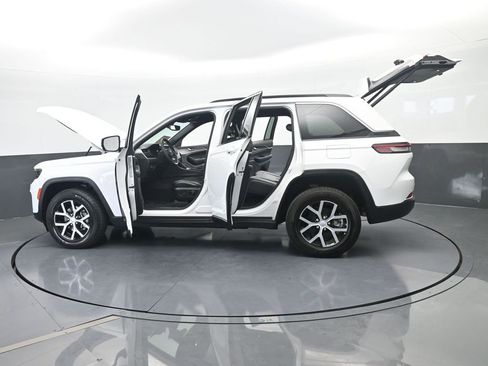 Used 2024 Jeep Grand Cherokee Limited image 79