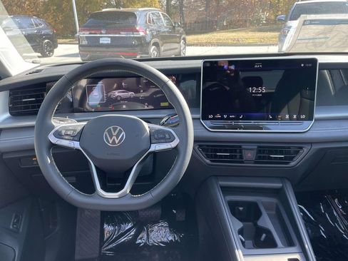 New 2026 Volkswagen Tiguan SE FWD image 12