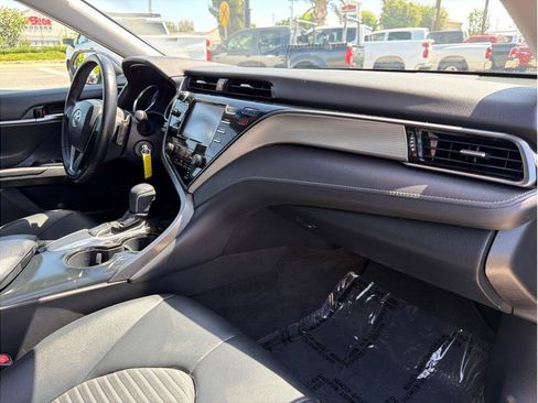 Used 2019 Toyota Camry SE w/ Carpet Mat Package FWD image 14