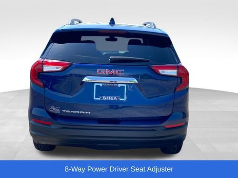 Used 2022 GMC Terrain SLE w/ Driver Convenience Package FWD image 4