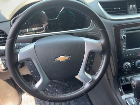 Used 2017 Chevrolet Traverse LT w/ Style and Technology Package image 10