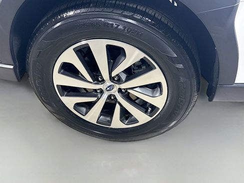 Used 2024 Subaru Outback Premium AWD/4WD image 9