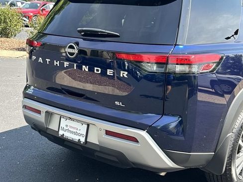 Used 2022 Nissan Pathfinder SL FWD image 11