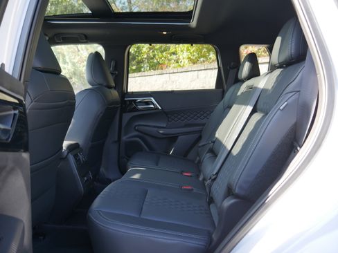 New 2025 Mitsubishi Outlander image 14