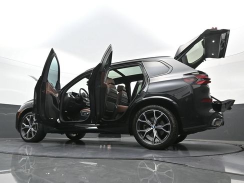 Used 2024 BMW X5 xDrive40i w/ M Sport Package AWD/4WD image 42