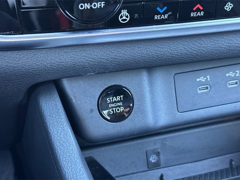 Certified 2025 Nissan Rogue SL w/ SL Premium Package image 22