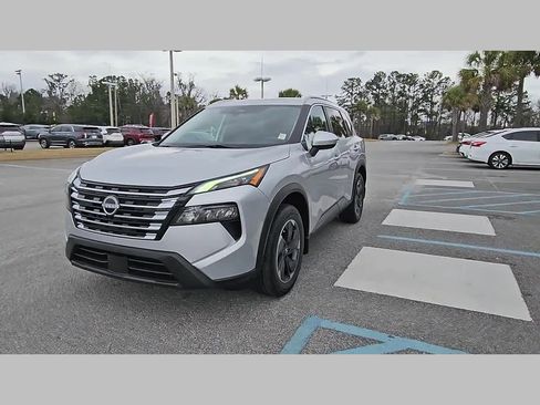 Used 2024 Nissan Rogue SV w/ SV Premium Package image 21