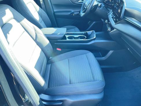 Used 2025 Chevrolet Equinox LT image 36