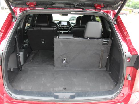 Used 2023 Toyota Highlander XSE FWD image 22
