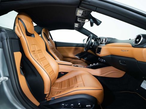 Used 2016 Ferrari California T RWD image 13