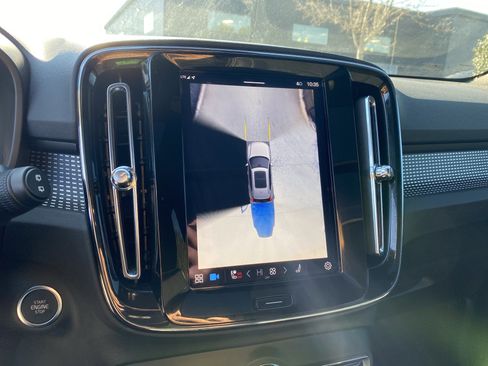 Used 2025 Volvo XC40 B5 Plus image 39