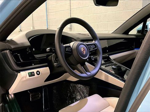 Used 2026 Porsche Panamera image 4