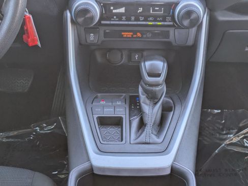 Used 2022 Toyota RAV4 LE w/ Carpet Mat Package (TMS) FWD image 20