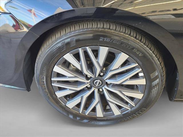 Used 2025 Nissan Altima 2.5 SV FWD image 30