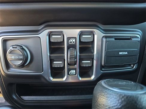 Used 2021 Jeep Gladiator Willys image 16