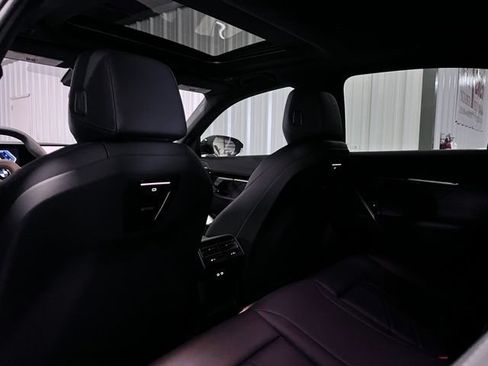 Used 2025 BMW 530i RWD image 8