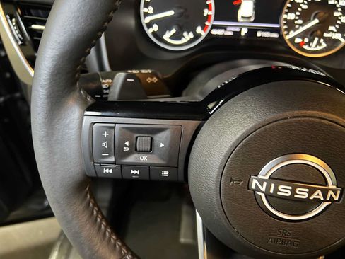 Used 2023 Nissan Rogue SL w/ SL Premium Package FWD image 30