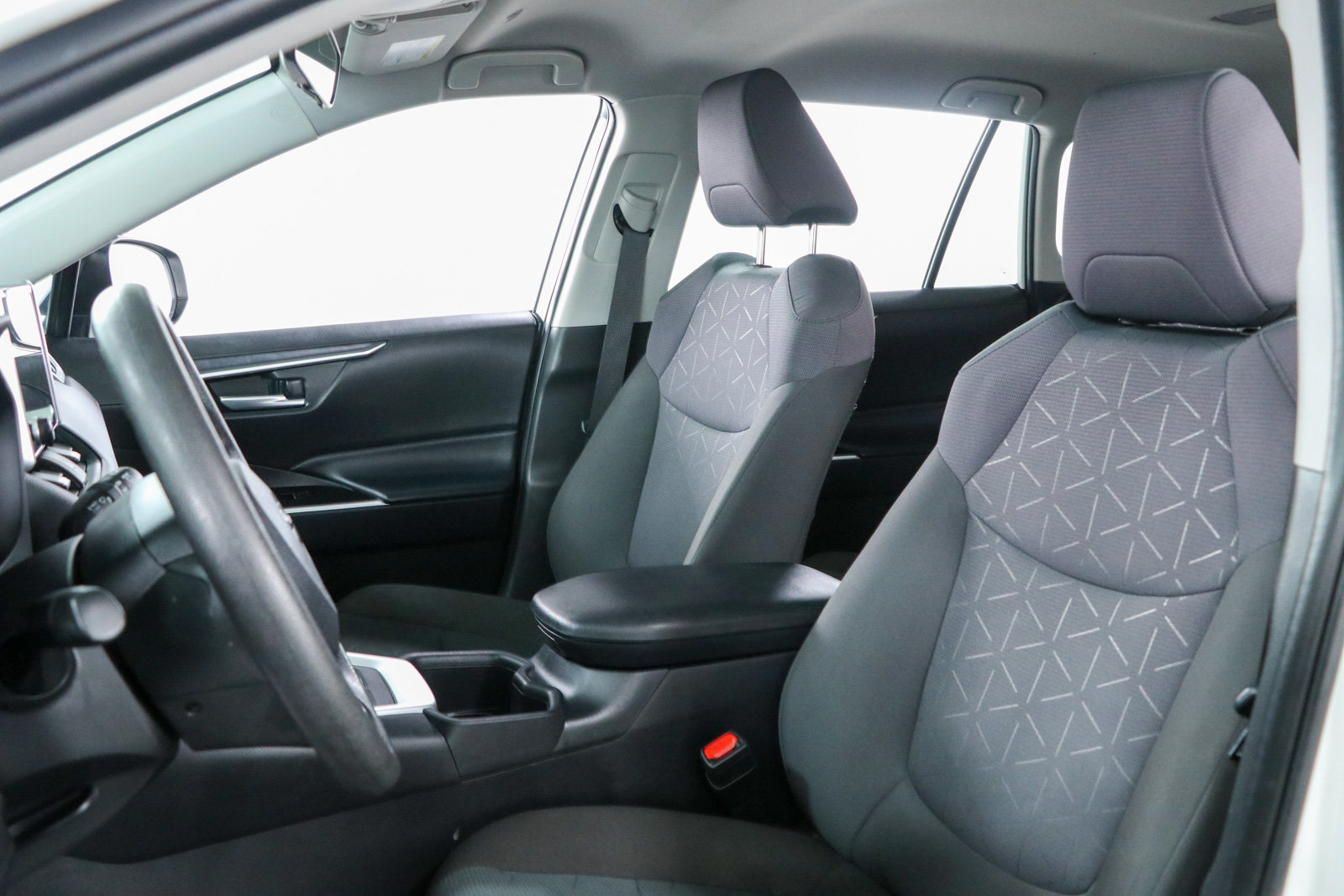 Used 2025 Toyota RAV4 XLE FWD image 23