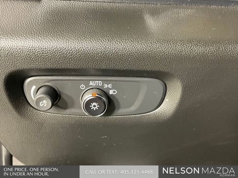 Used 2022 Chevrolet Traverse LT FWD image 43