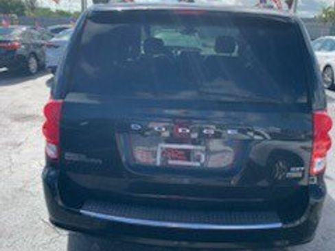 Used 2019 Dodge Grand Caravan SXT image 6