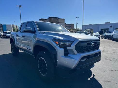 Used 2025 Toyota Tacoma TRD Off-Road w/ TRD Off Road Upgrade Package AWD/4WD image 8