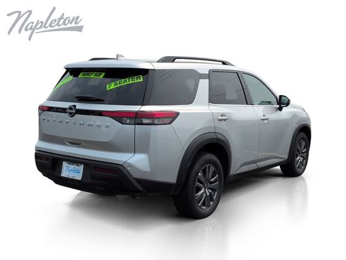 Used 2025 Nissan Pathfinder SV FWD image 6