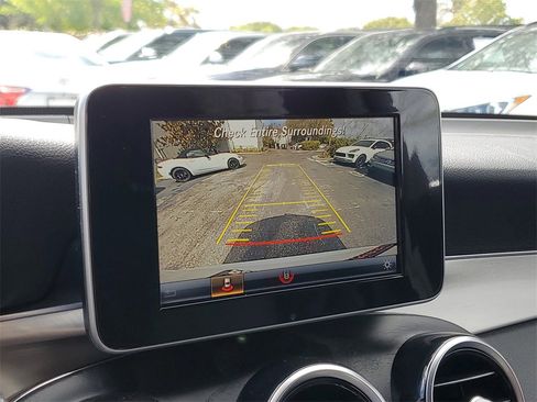 Used 2019 Mercedes-Benz GLC 300 w/ Premium Package image 27