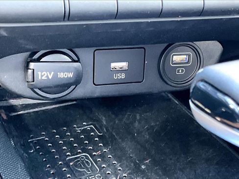 Used 2022 Hyundai Elantra Limited w/ Preferred Accessory Package image 36