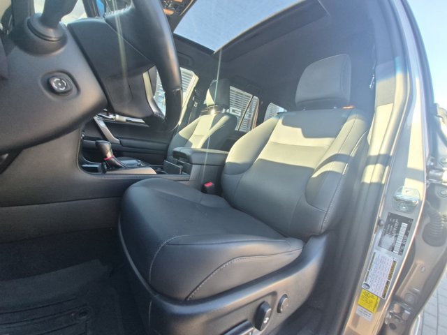 Used 2023 Lexus GX 460 Premium w/ Premium Package AWD/4WD image 16