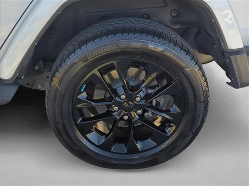 Used 2020 Jeep Wrangler Unlimited Sahara image 24