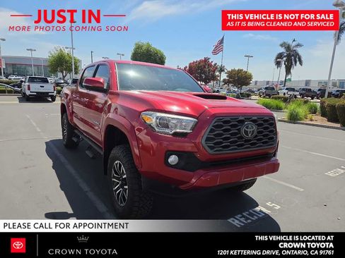 Used 2020 Toyota Tacoma TRD Sport w/ Technology Package AWD/4WD image 2