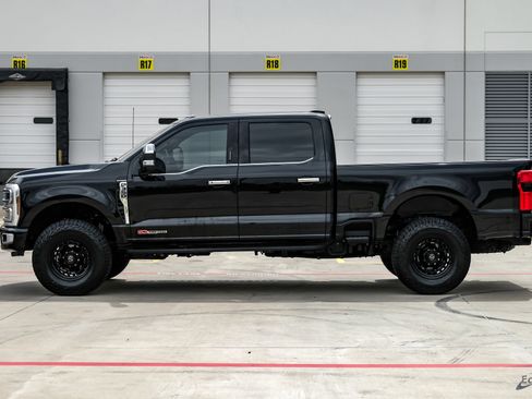 Used 2024 Ford F350 Platinum w/ Tremor Off-Road Package AWD/4WD image 7