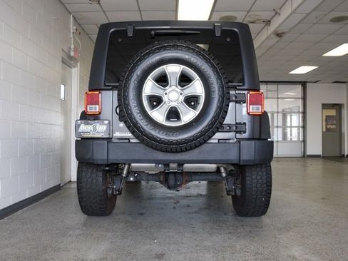 Used 2018 Jeep Wrangler Unlimited Rubicon w/ Cold Weather Group image 4