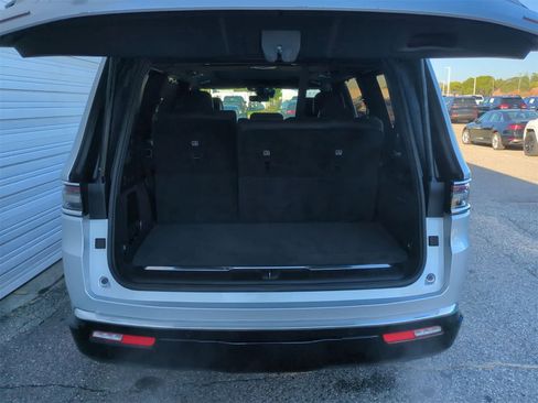 Used 2022 Jeep Grand Wagoneer Series III image 34
