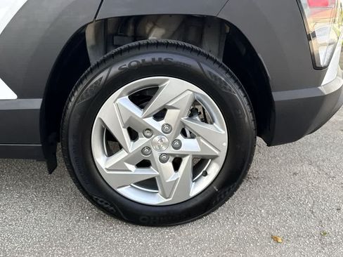 Used 2025 Hyundai Kona SE FWD image 11