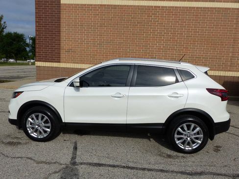 Used 2021 Nissan Rogue Sport SV FWD image 4