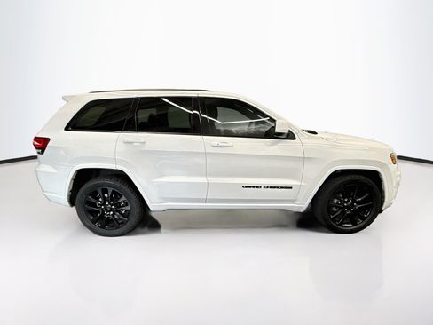 Used 2018 Jeep Grand Cherokee Altitude AWD/4WD image 10