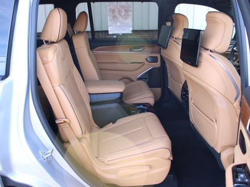 Used 2024 Jeep Grand Cherokee L Summit AWD/4WD image 54