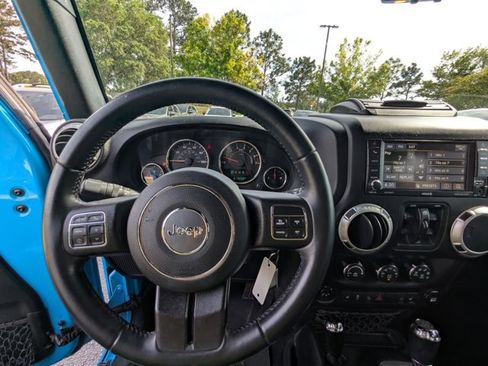 Used 2017 Jeep Wrangler Unlimited Rubicon w/ Connectivity Group image 13